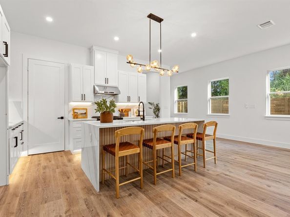 2001  Hearne Avenue  101, Dallas Texas 75208