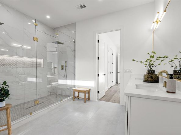 2001  Hearne Avenue  101, Dallas Texas 75208