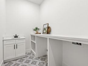 2001  Hearne Avenue  101, Dallas Texas 75208