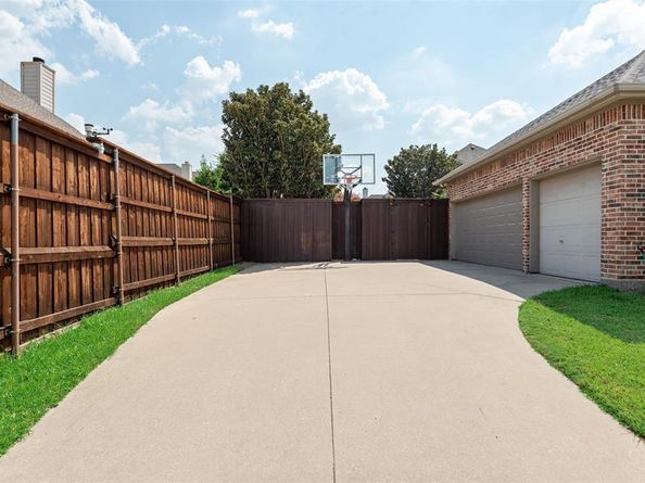 2533  Mosswood Drive , Carrollton Texas 75010