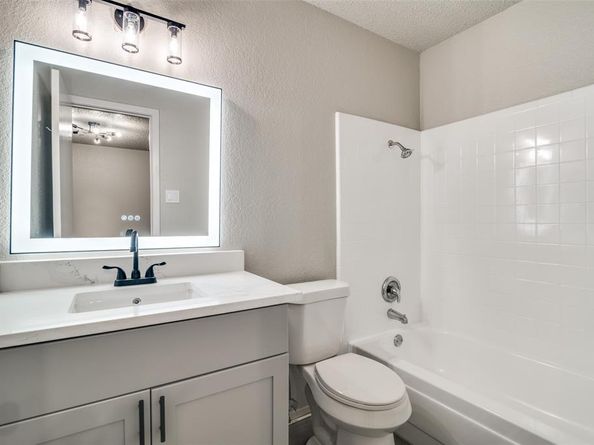 6815  Umphress Road , Dallas Texas 75217