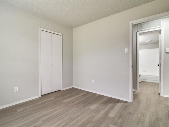 6815  Umphress Road , Dallas Texas 75217