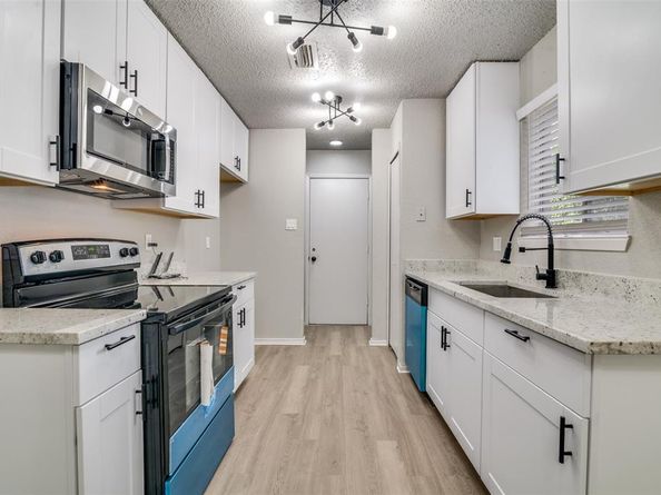 6815  Umphress Road , Dallas Texas 75217