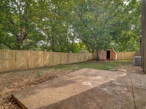 6815  Umphress Road , Dallas Texas 75217