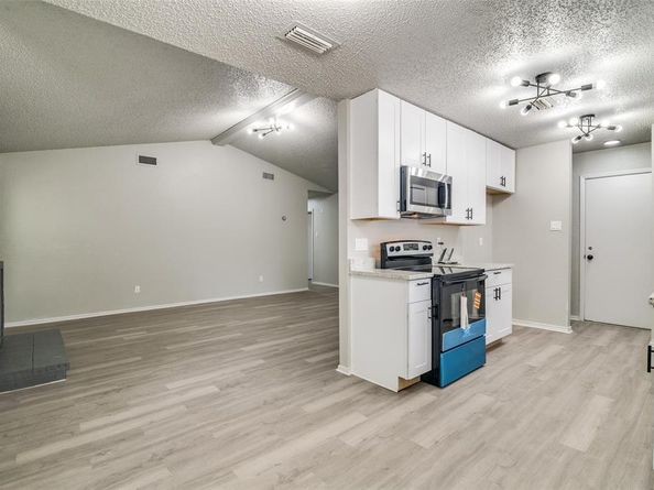 6815  Umphress Road , Dallas Texas 75217