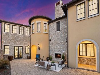 28  Comillas Drive 