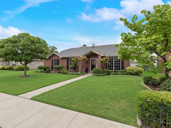 8302  Lake Bend Drive , Rowlett Texas 75088