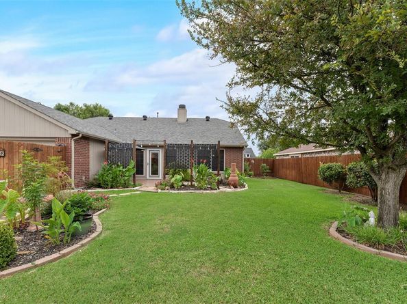 8302  Lake Bend Drive , Rowlett Texas 75088