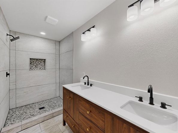6728  Manitoba Avenue , Dallas Texas 75241