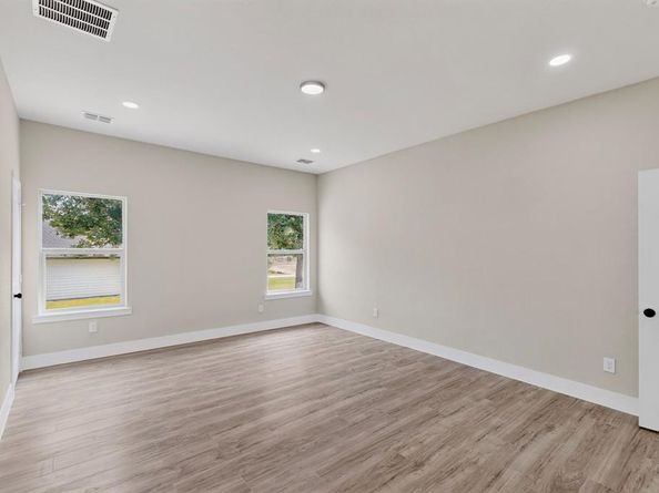 6728  Manitoba Avenue , Dallas Texas 75241