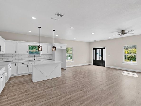 6728  Manitoba Avenue , Dallas Texas 75241
