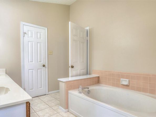 610  Valley Mills Drive , Arlington Texas 76018