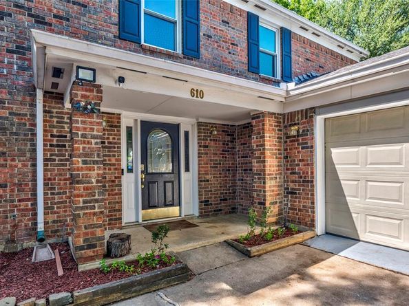 610  Valley Mills Drive , Arlington Texas 76018