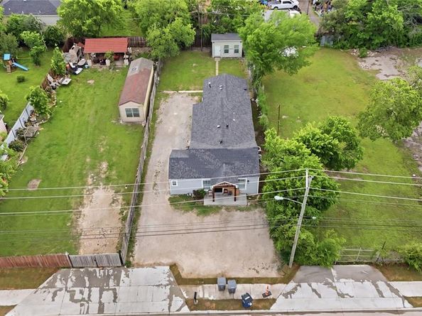 2519  Chalk Hill Road , Dallas Texas 75212