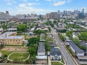 2807  Throckmorton Street  103, Dallas Texas 75219