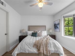 2807  Throckmorton Street  103, Dallas Texas 75219