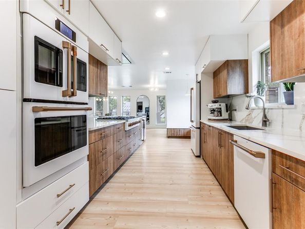 7637  La Risa Drive , Dallas Texas 75248
