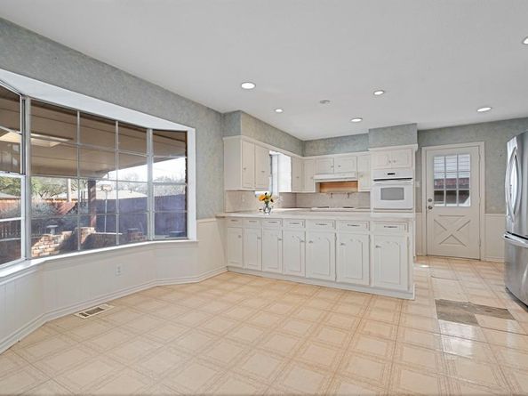 10146  Coveridge Drive , Dallas Texas 75238