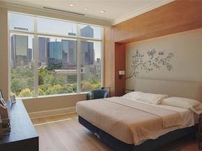 2025  Woodall Rodgers Freeway  52, Dallas Texas 75201