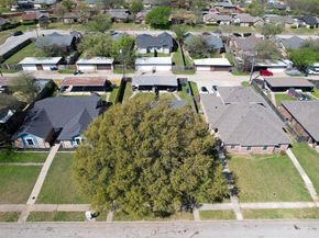 1433 N Bluegrove Road , Lancaster Texas 75134