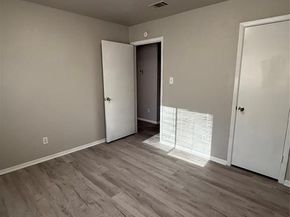 1433 N Bluegrove Road , Lancaster Texas 75134