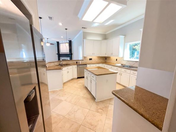 2400  Creekview Drive , Plano Texas 75093