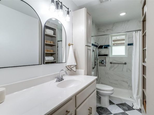 2217  Longwood Lane , Dallas Texas 75228