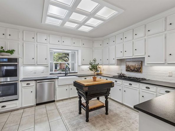 9631  Hilldale Drive , Dallas Texas 75231