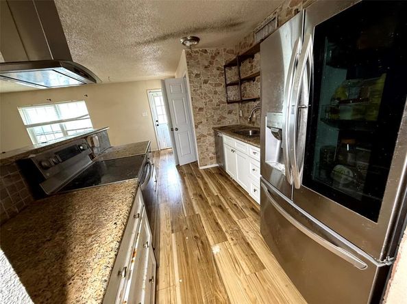 305 S Willow Street , Mansfield Texas 76063