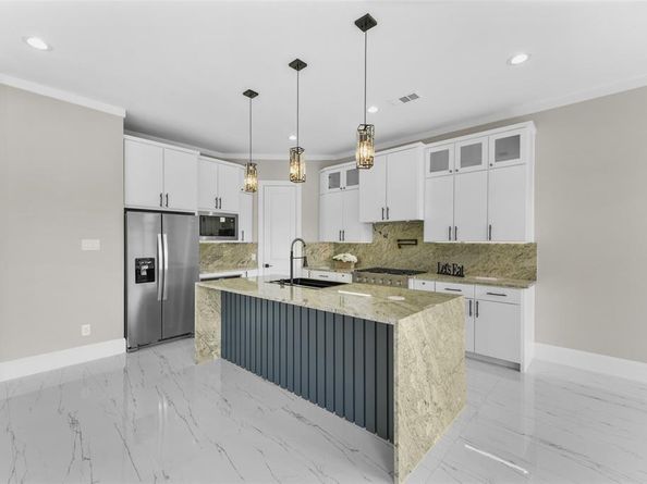 707  Buckalew Street , Dallas Texas 75208