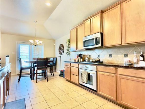 632  Rolling Hills Lane , DeSoto Texas 75115