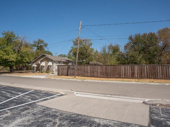 2945  Handley Drive , Fort Worth Texas 76112