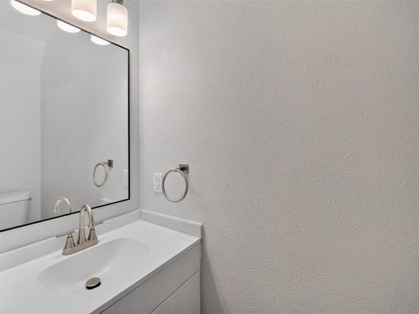 621  Carriagehouse Lane  8F, Garland Texas 75040