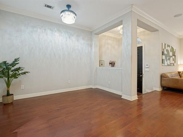 2205  Canton Street  105, Dallas Texas 75201
