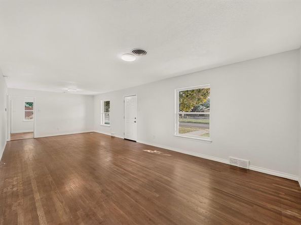 405  Easton Road , Dallas Texas 75218