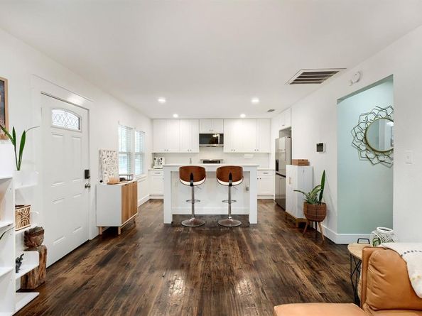 818 N Windomere Avenue , Dallas Texas 75208