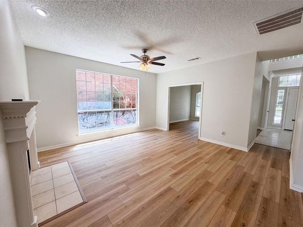317  Riverwalk Lane , Irving Texas 75063
