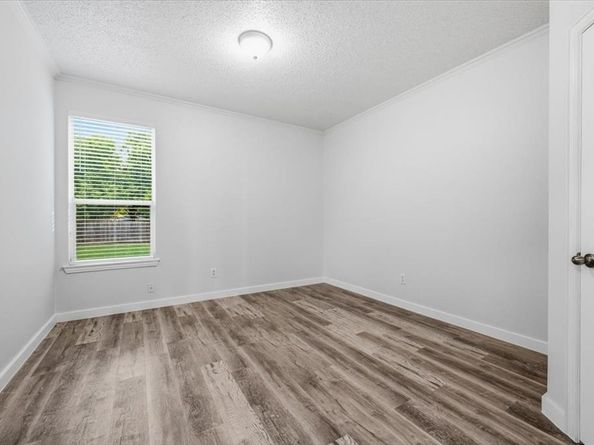 2122 W E Roberts Drive , Grand Prairie Texas 75051