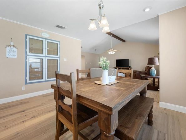 212 S Heights Drive , Crowley Texas 76036