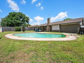 212 S Heights Drive , Crowley Texas 76036