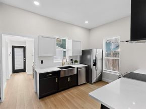 712 W 8th Street , Dallas Texas 75208