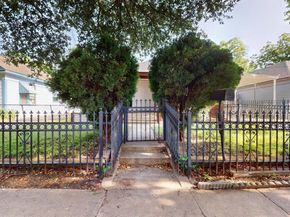 712 W 8th Street , Dallas Texas 75208