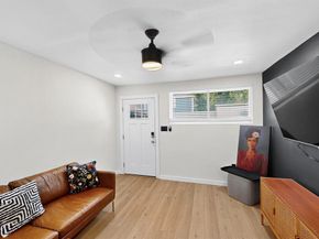 712 W 8th Street , Dallas Texas 75208