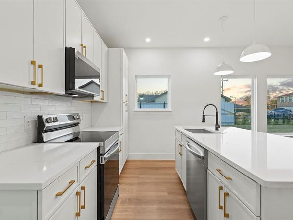 9470  Sandyland Boulevard , Dallas Texas 75217