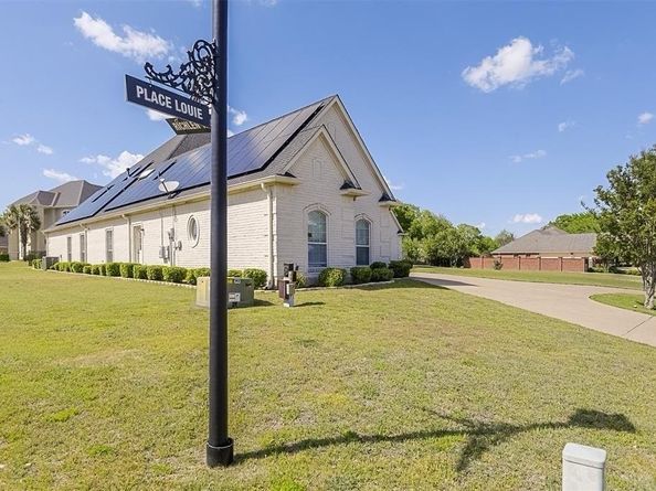 1009  Place Louie  , DeSoto Texas 75115