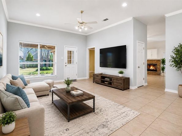 1312  Crows Nest Court , Azle Texas 76020