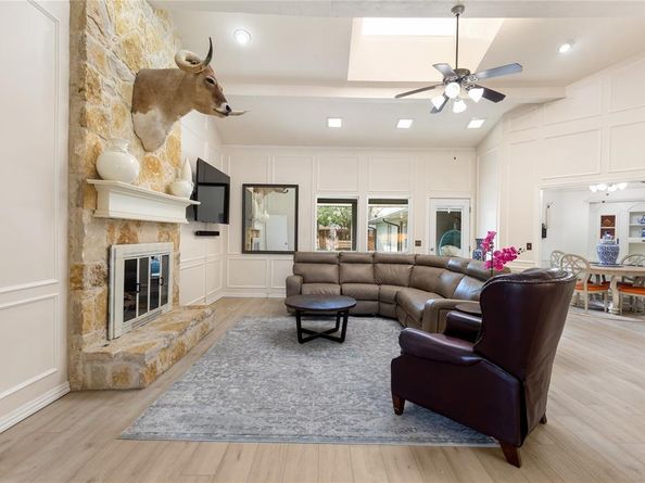 6818  Southpoint Drive , Dallas Texas 75248