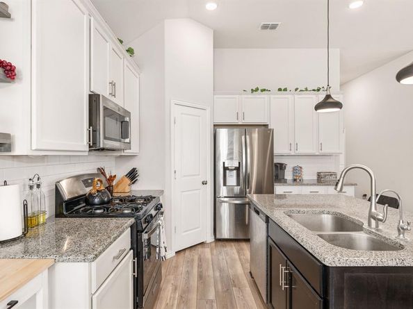 716  Lamp Post Lane , Argyle Texas 76226