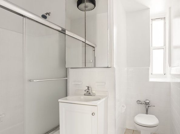 33-15 81st Street 4H, Queens NY 11372