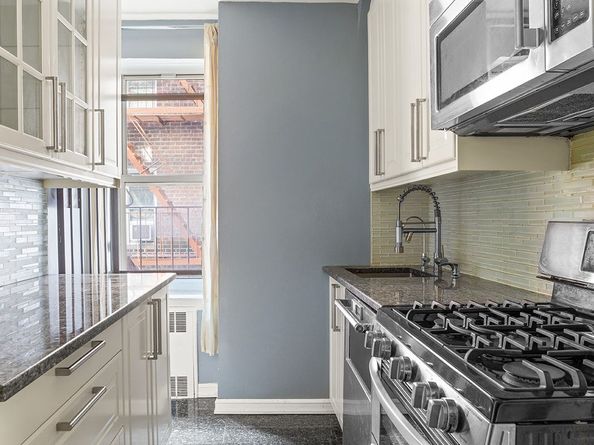 33-15 81st Street 4H, Queens NY 11372